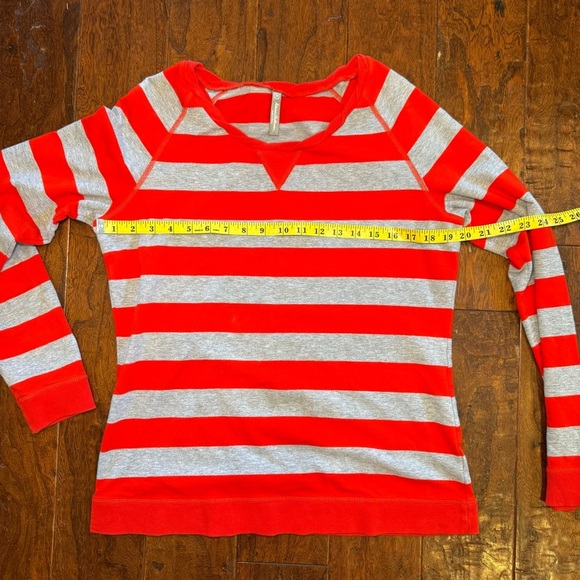 Hanna Andersson red and gray striped scoop neck long sleeve tshirt size M - Picture 9 of 13
